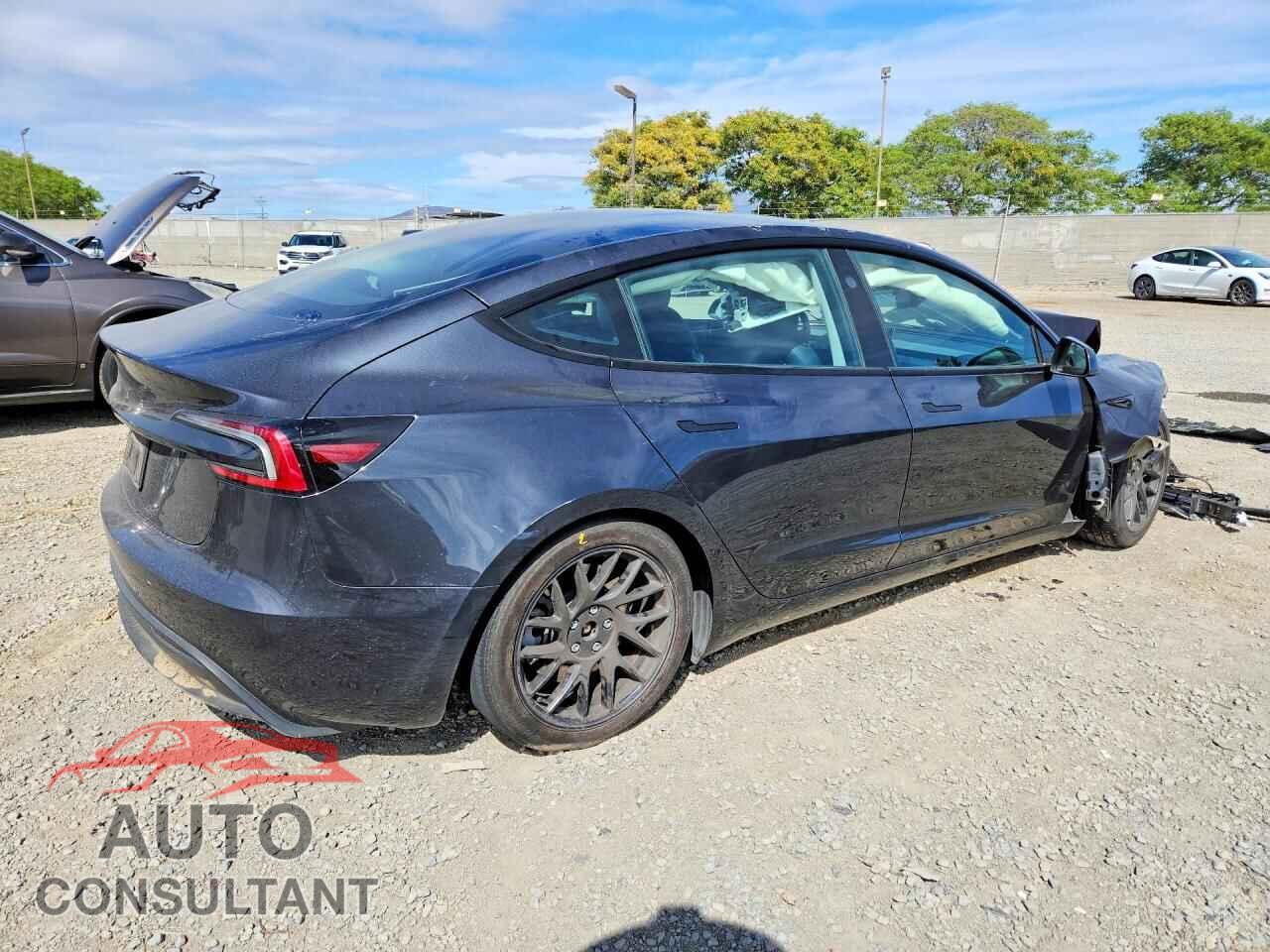 TESLA MODEL 3 2024 - 5YJ3E1EA8RF738424