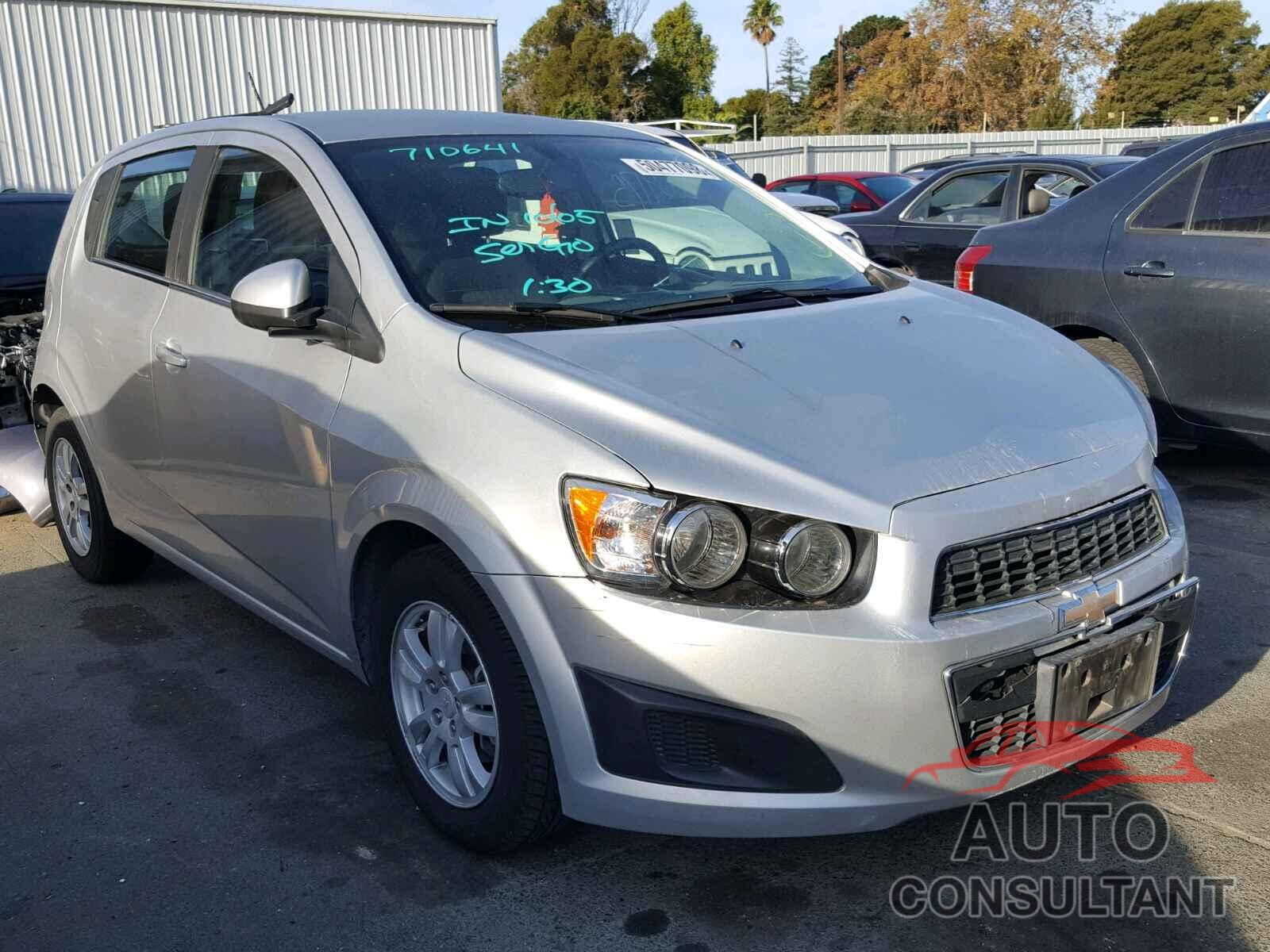 CHEVROLET SONIC 2015 - 1G1JC6SG3F4108177