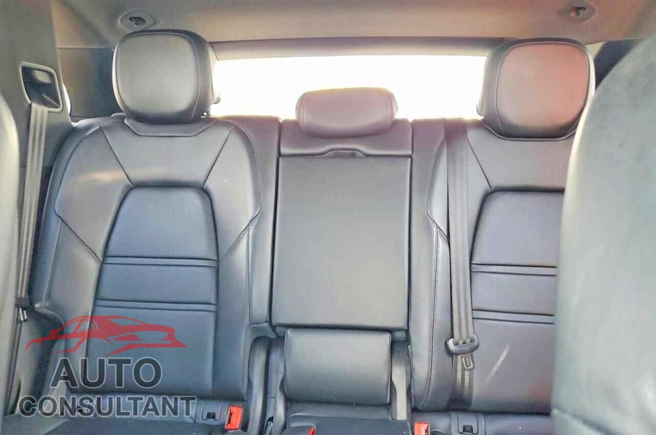 PORSCHE CAYENNE 2019 - WP1AA2AY0KDA03606