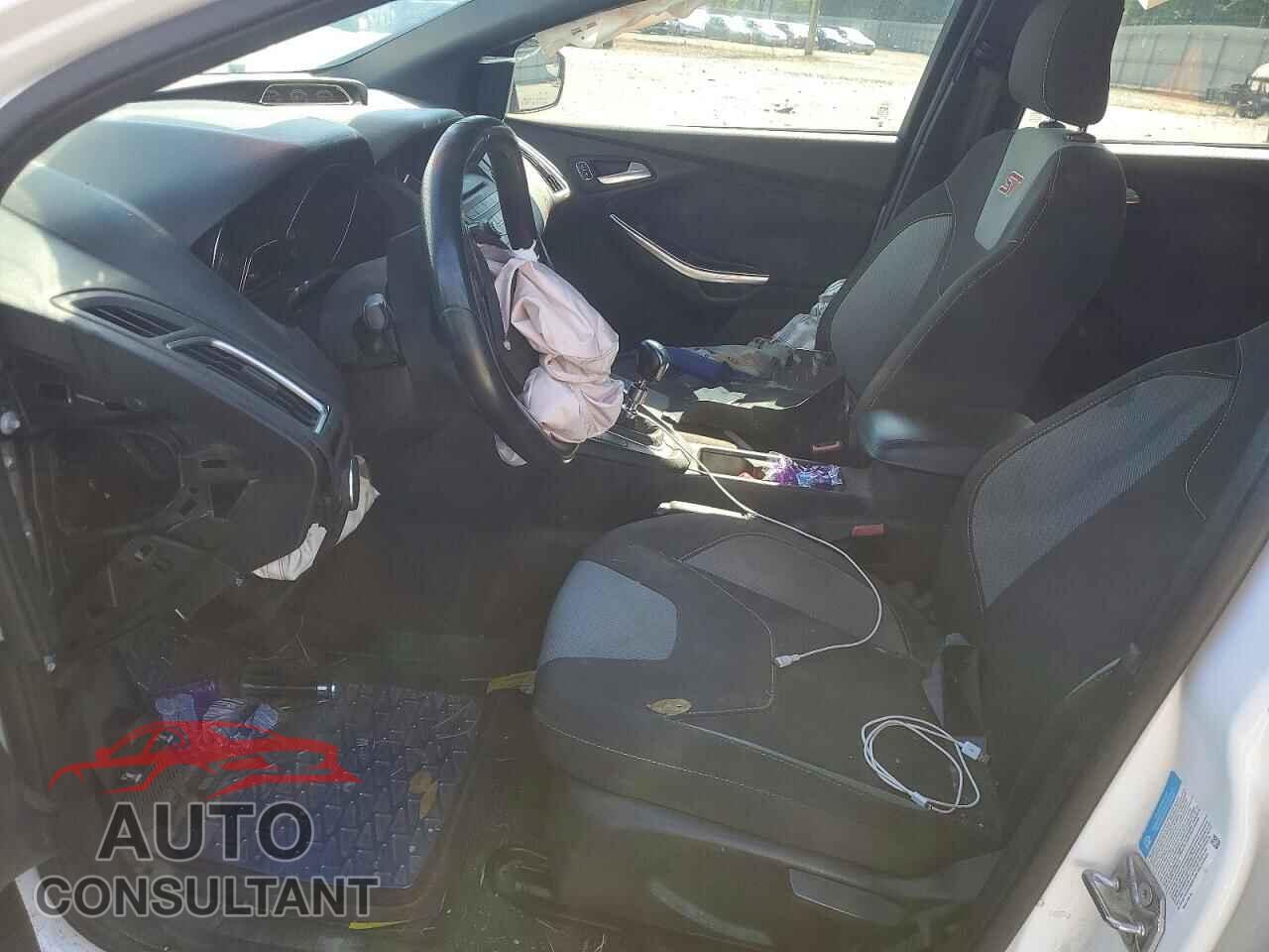 FORD FOCUS 2017 - 1FADP3L90HL227715