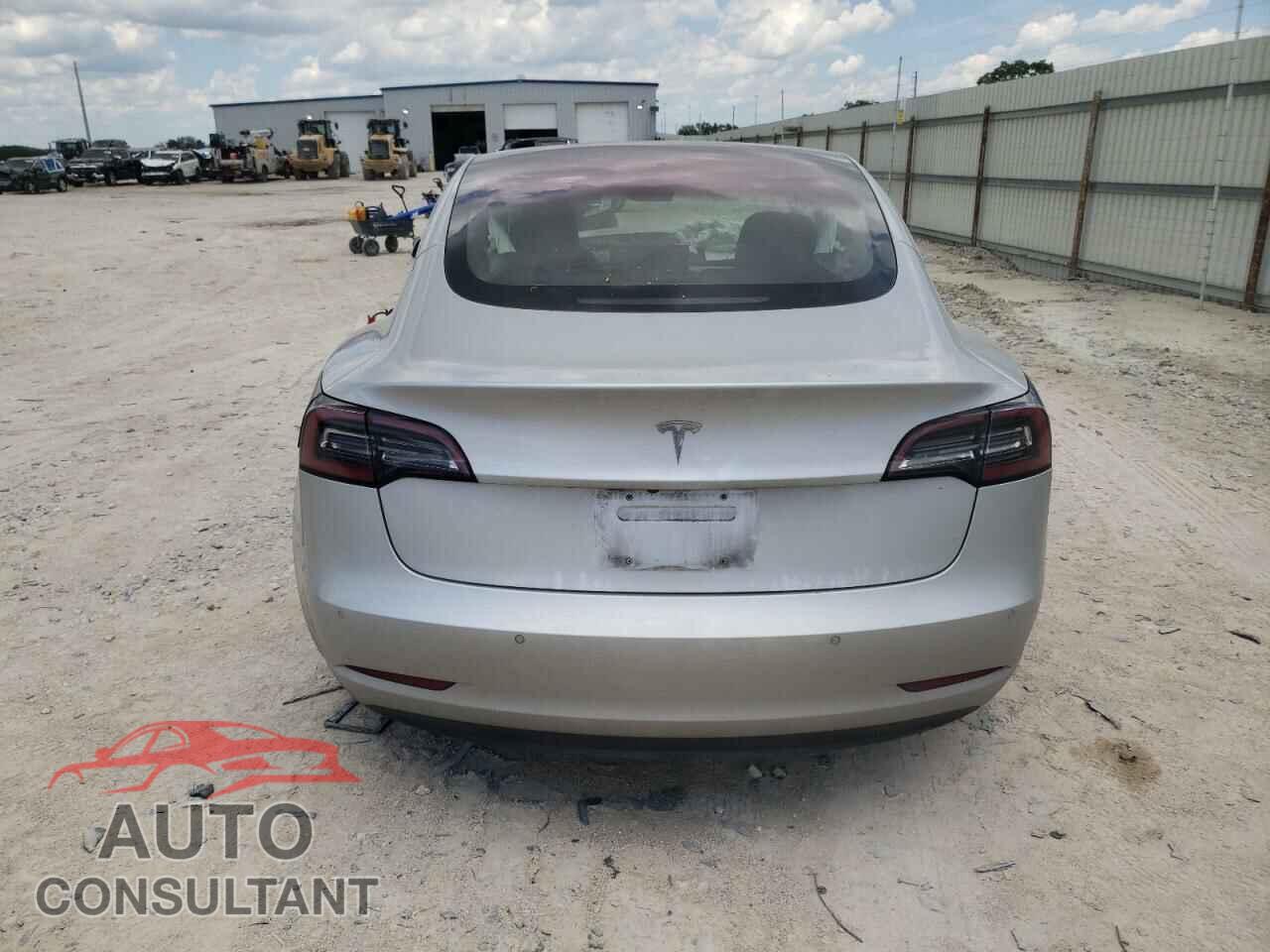 TESLA MODEL 3 2018 - 5YJ3E1EA3JF037357