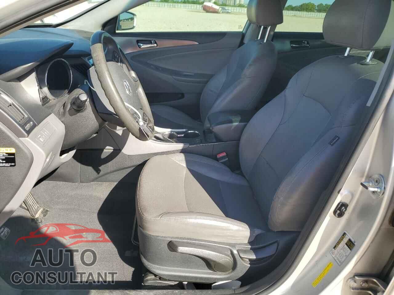 HYUNDAI SONATA 2015 - KMHEC4A44FA137026