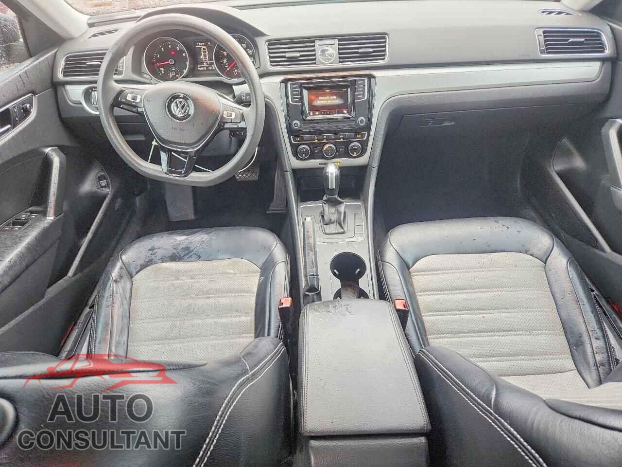 VOLKSWAGEN PASSAT 2017 - 1VWAT7A32HC048541
