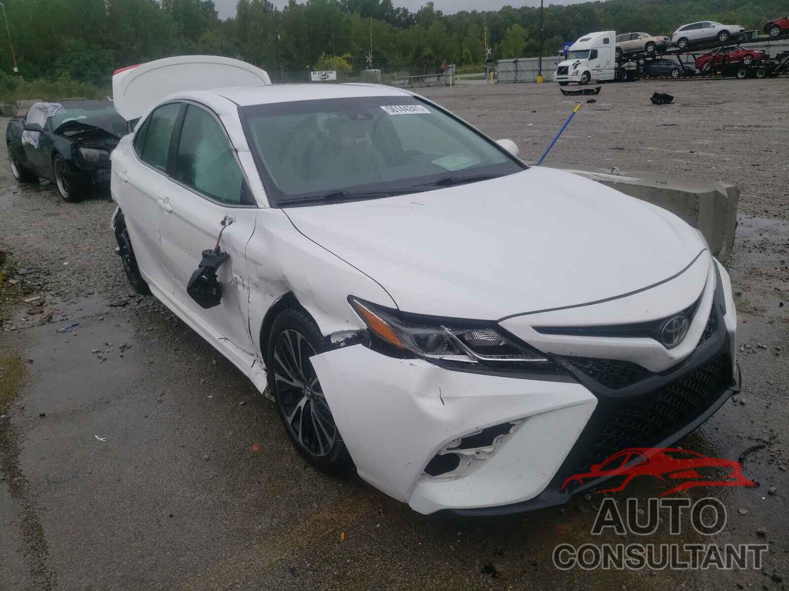 TOYOTA CAMRY 2018 - 4T1B11HKXJU059466