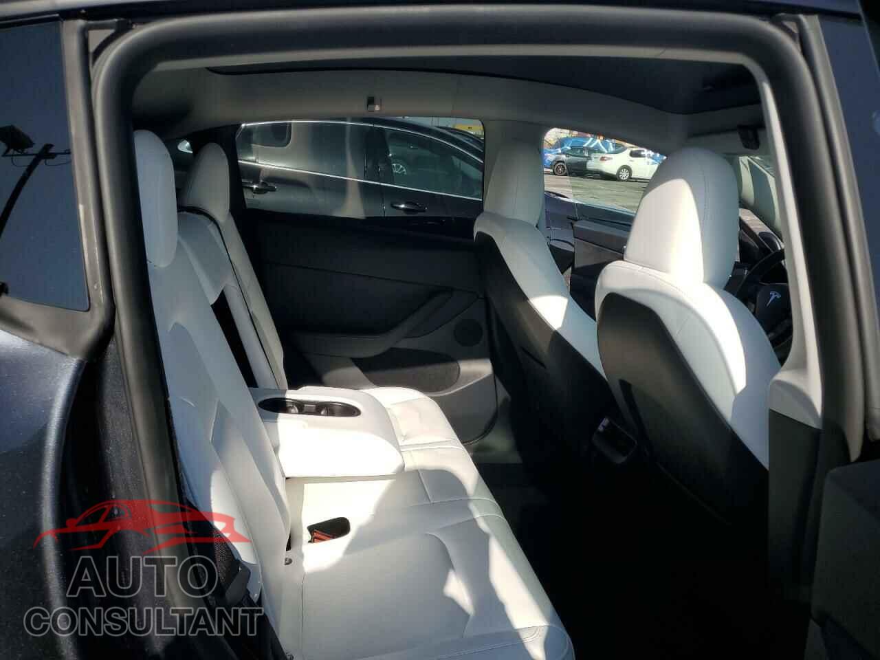 TESLA MODEL Y 2024 - 7SAYGDED4RF051925