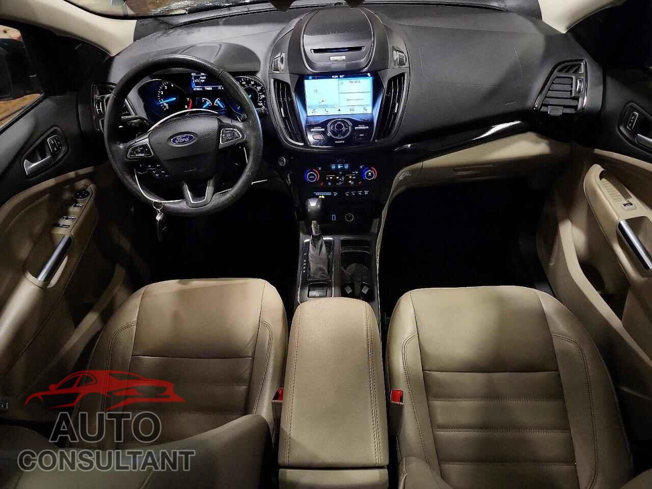 FORD ESCAPE 2017 - 1FMCU9J97HUD63835