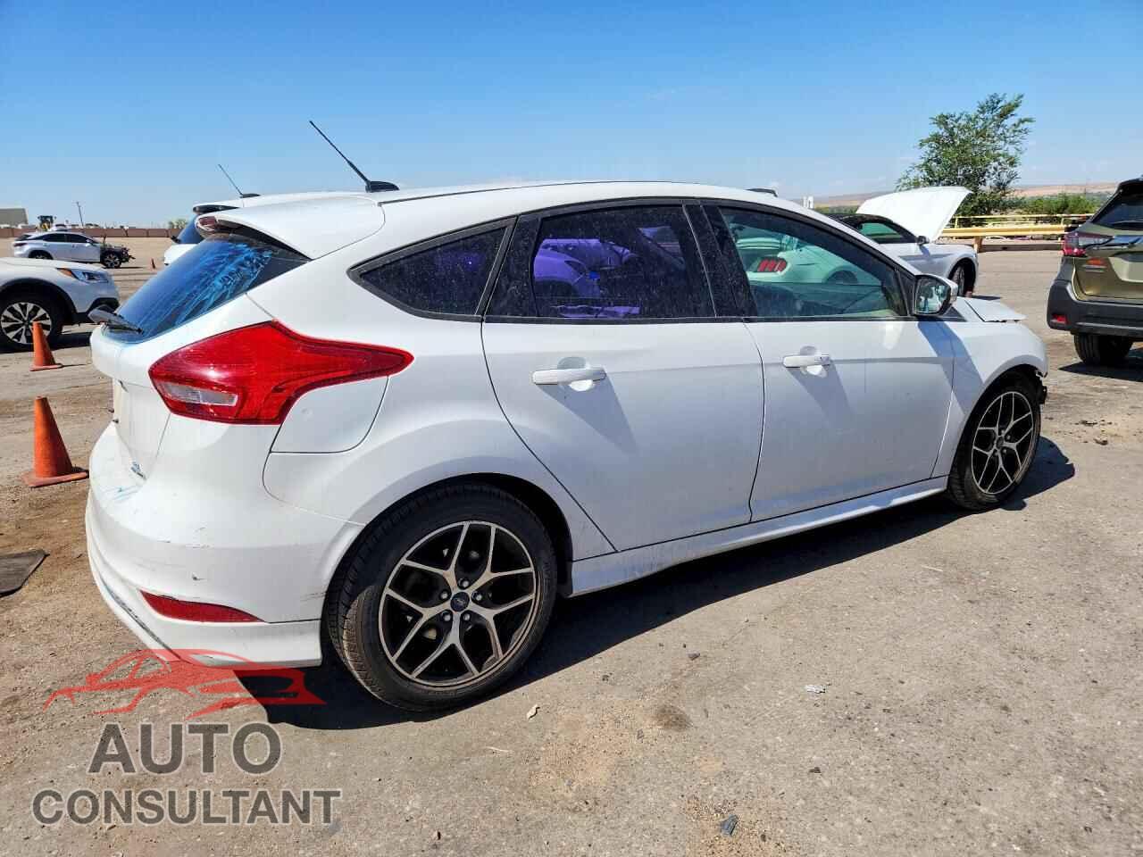 FORD FOCUS 2015 - 1FADP3K25FL240509