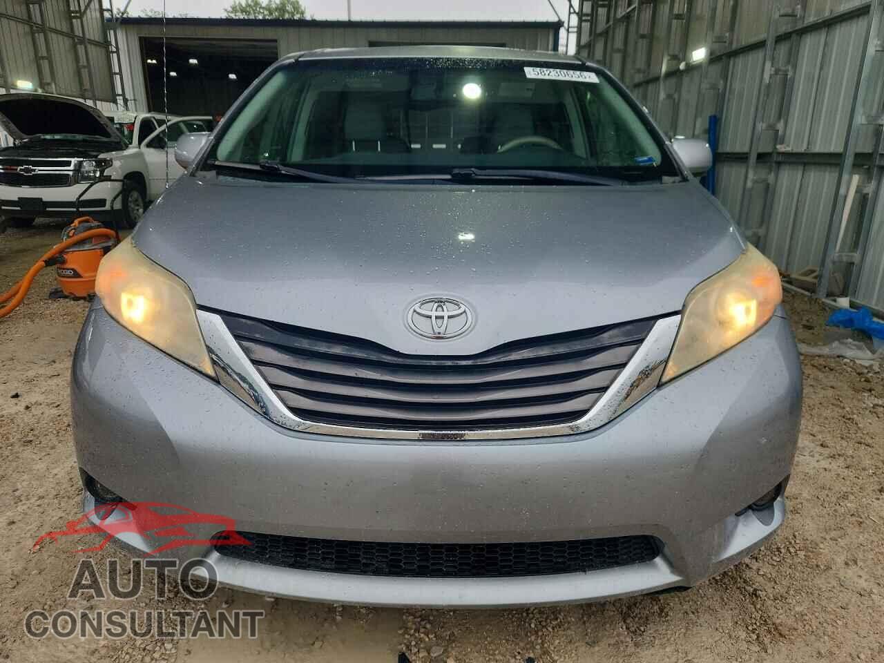 TOYOTA SIENNA 2011 - 5TDYK3DC5BS070855