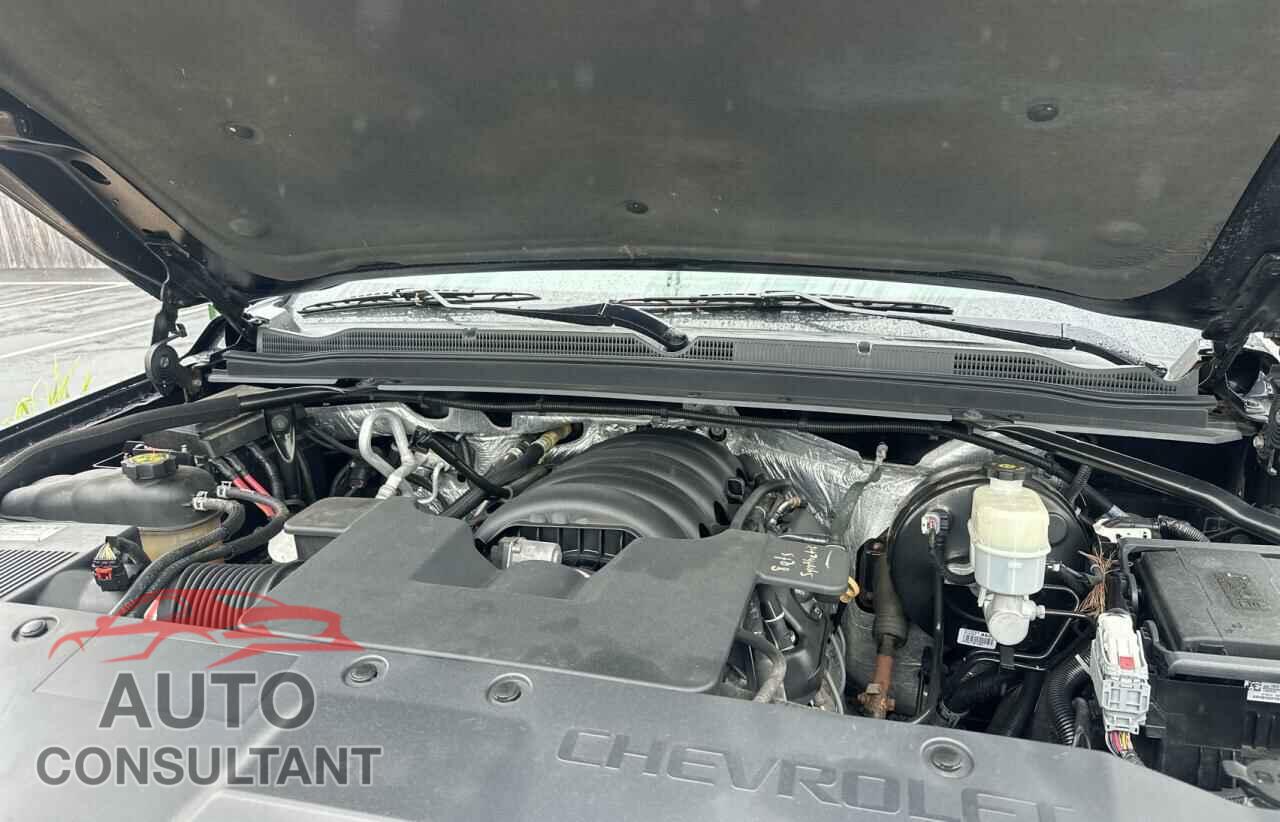 CHEVROLET SUBURBAN 2015 - 1GNSKJKC9FR696000