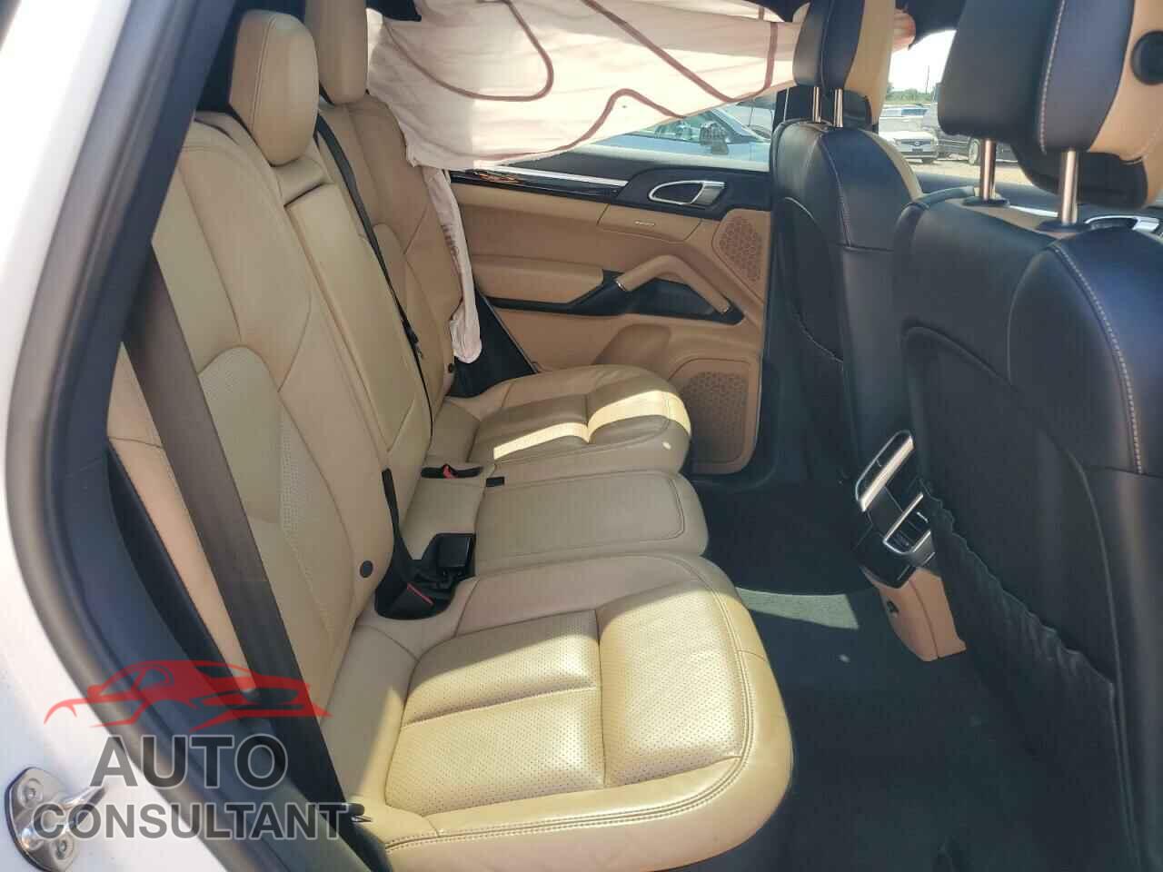 PORSCHE CAYENNE 2016 - WP1AA2A26GLA09807