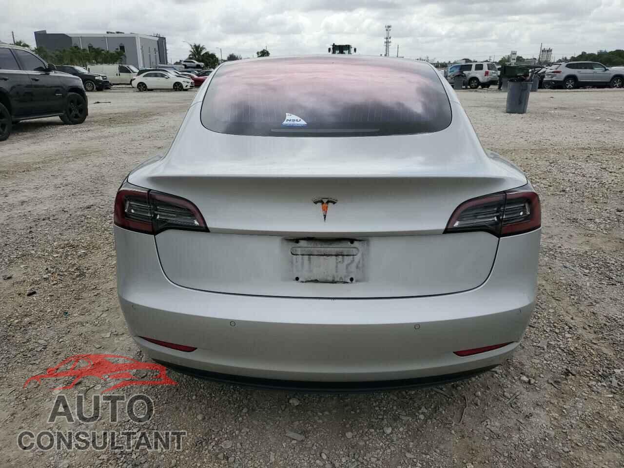 TESLA MODEL 3 2018 - 5YJ3E1EA0JF013517