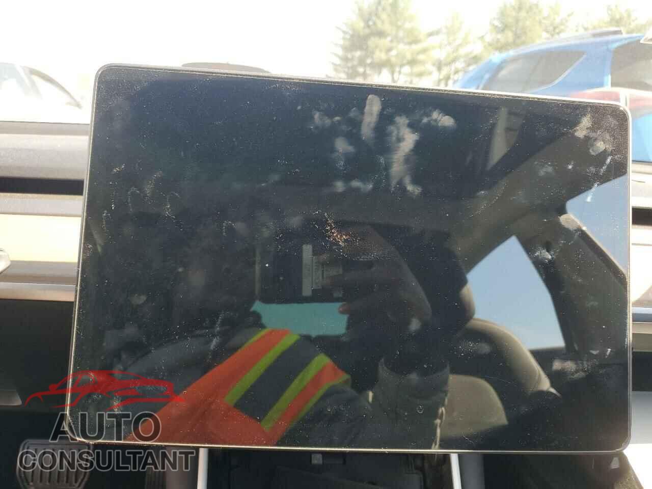 TESLA MODEL 3 2018 - 5YJ3E1EA8JF060889