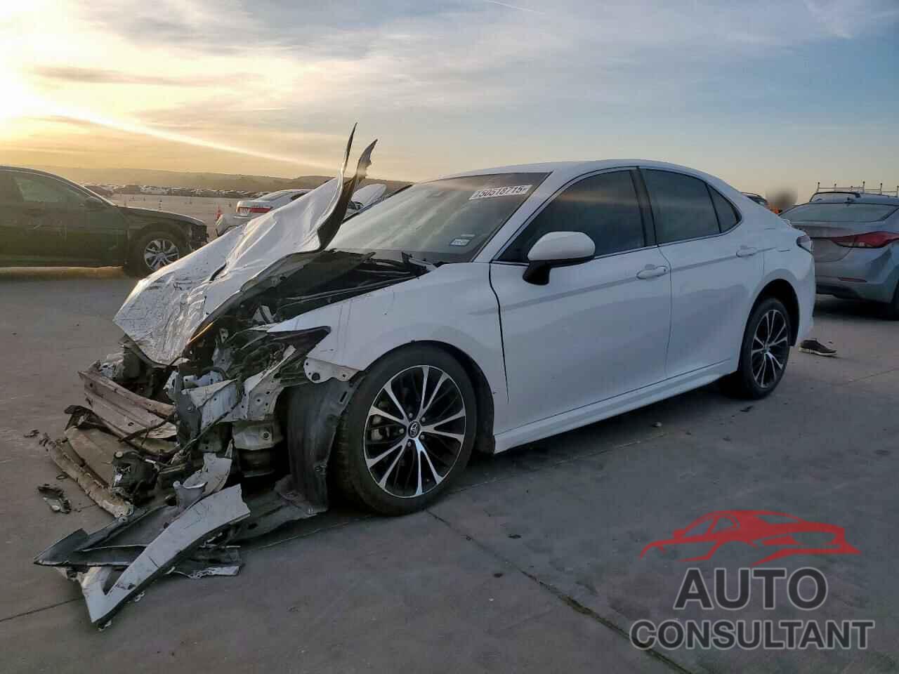 TOYOTA CAMRY 2018 - 4T1B11HK8JU660567