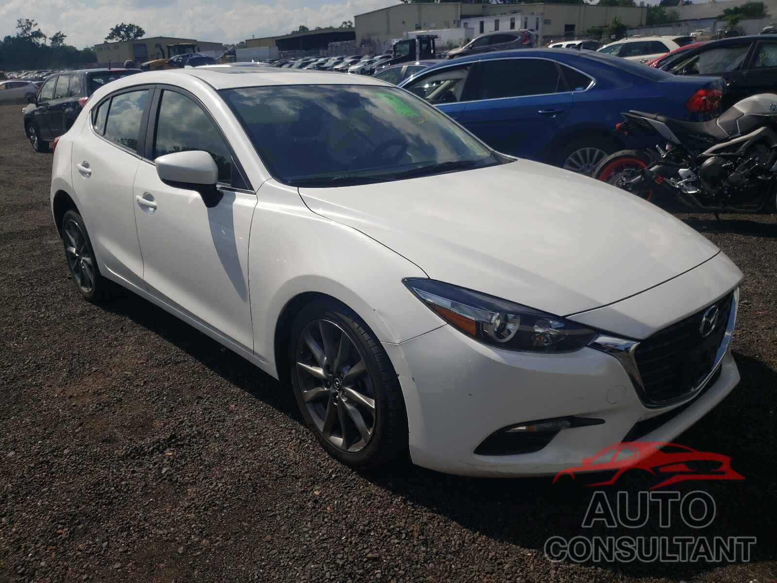 MAZDA 3 2018 - 3MZBN1L35JM265448