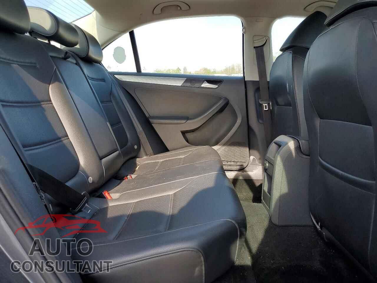 VOLKSWAGEN JETTA 2017 - 3VWDB7AJ1HM392360