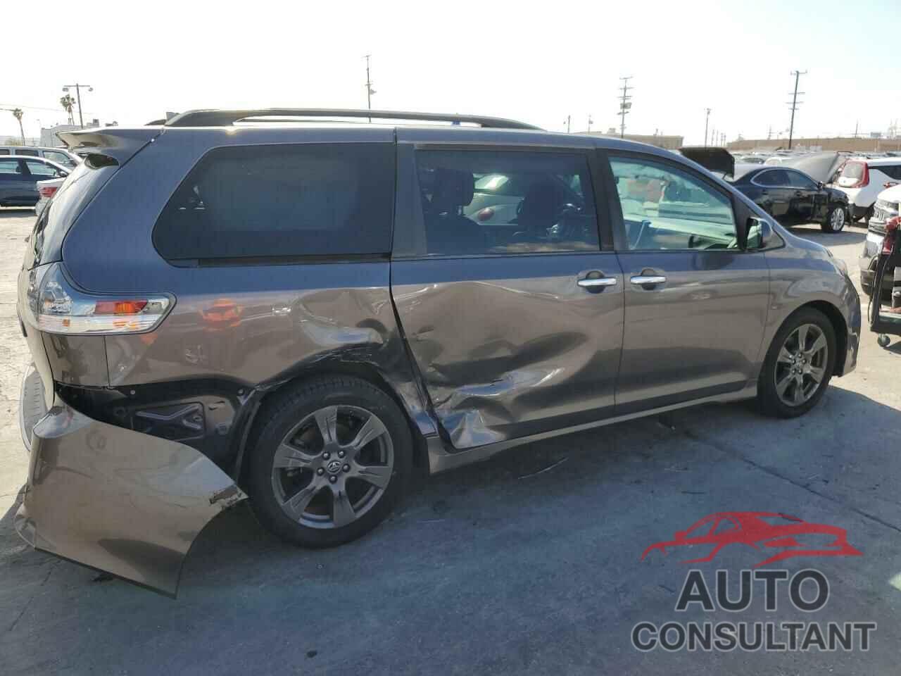 TOYOTA SIENNA 2019 - 5TDXZ3DC8KS019227