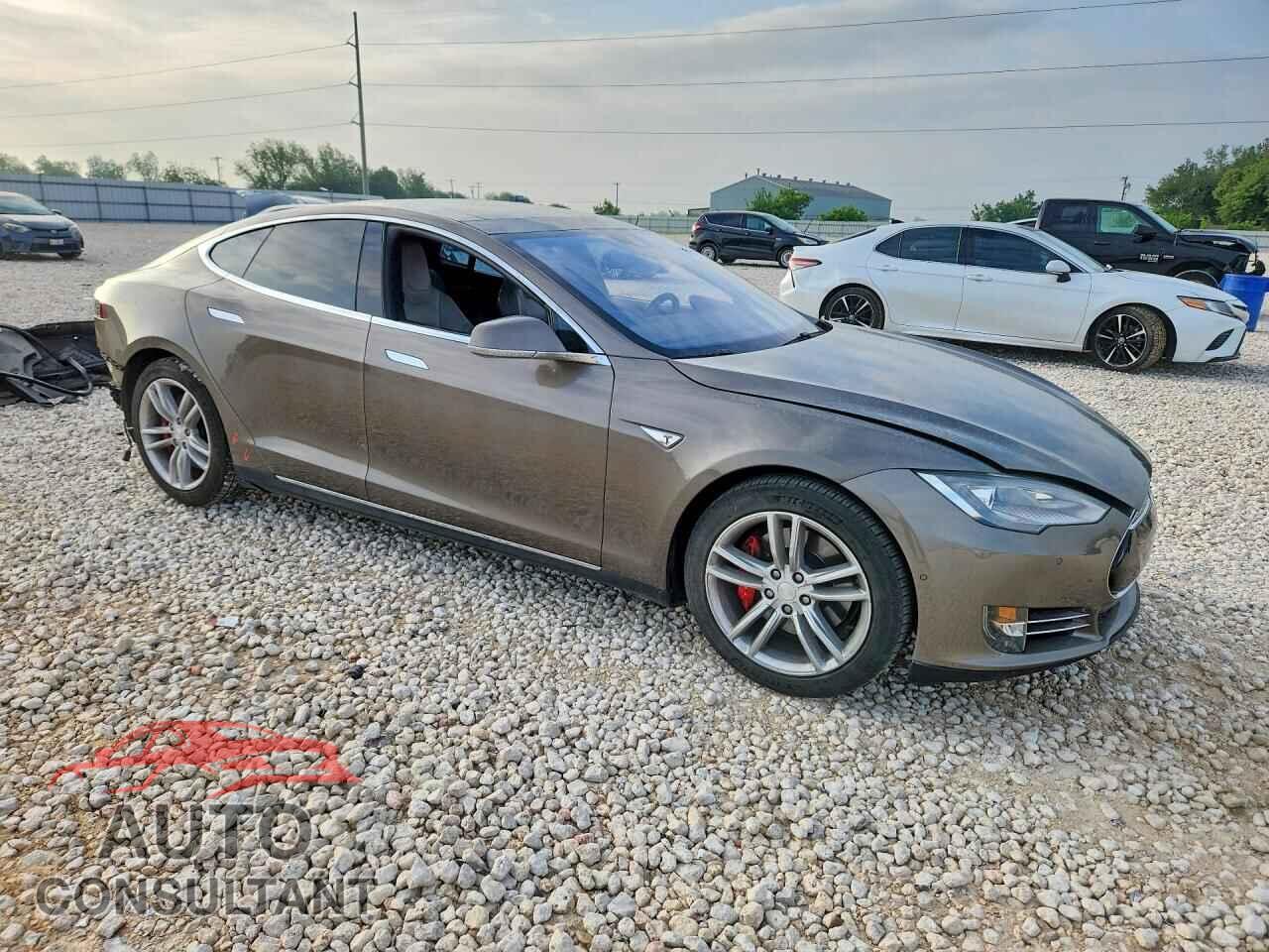 TESLA MODEL S 2015 - 5YJSA1E42FF115359