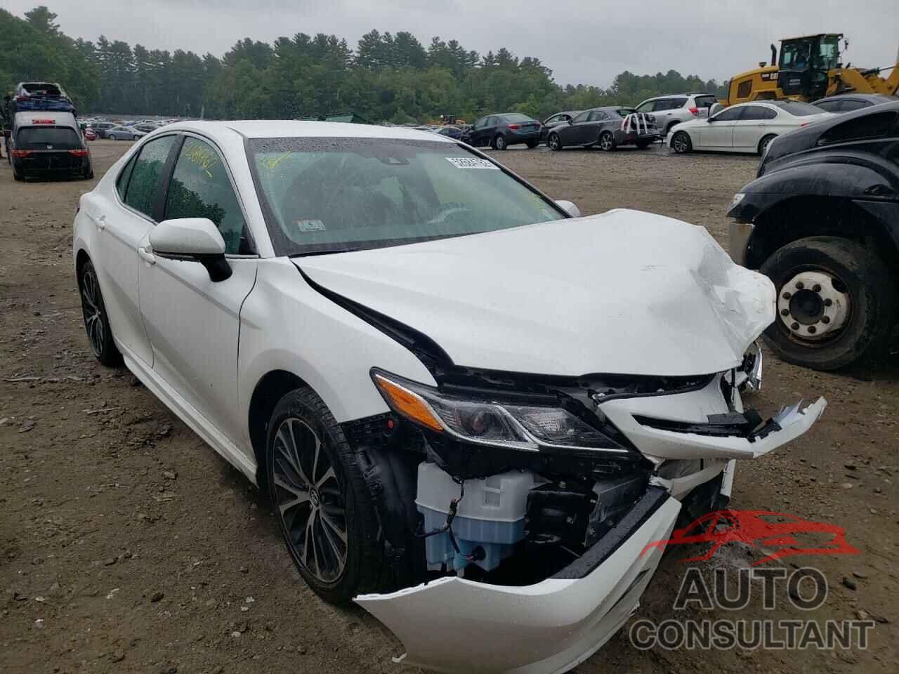 TOYOTA CAMRY 2018 - 4T1B11HK8JU083703