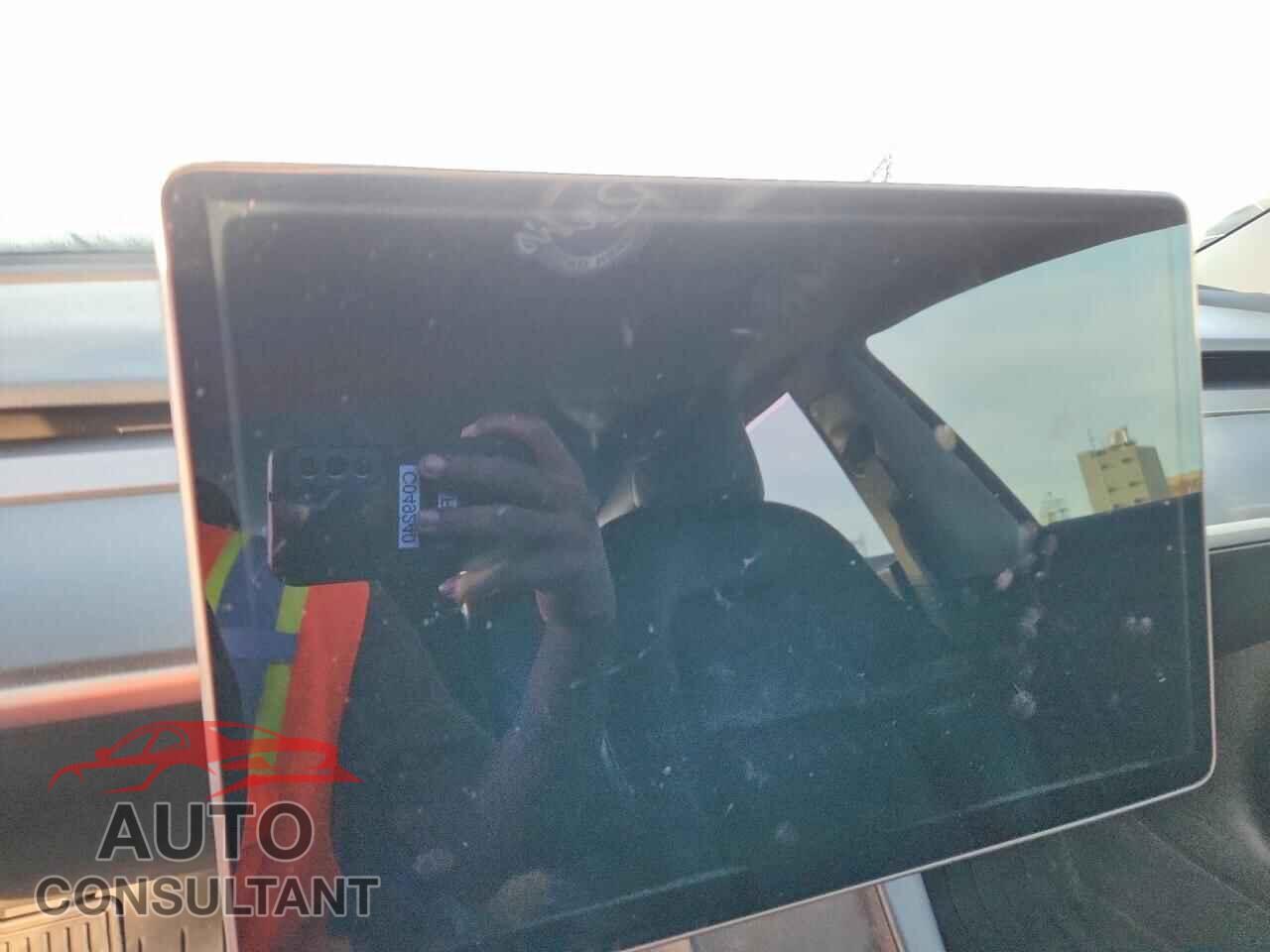 TESLA MODEL 3 2021 - 5YJ3E1EB1MF087008