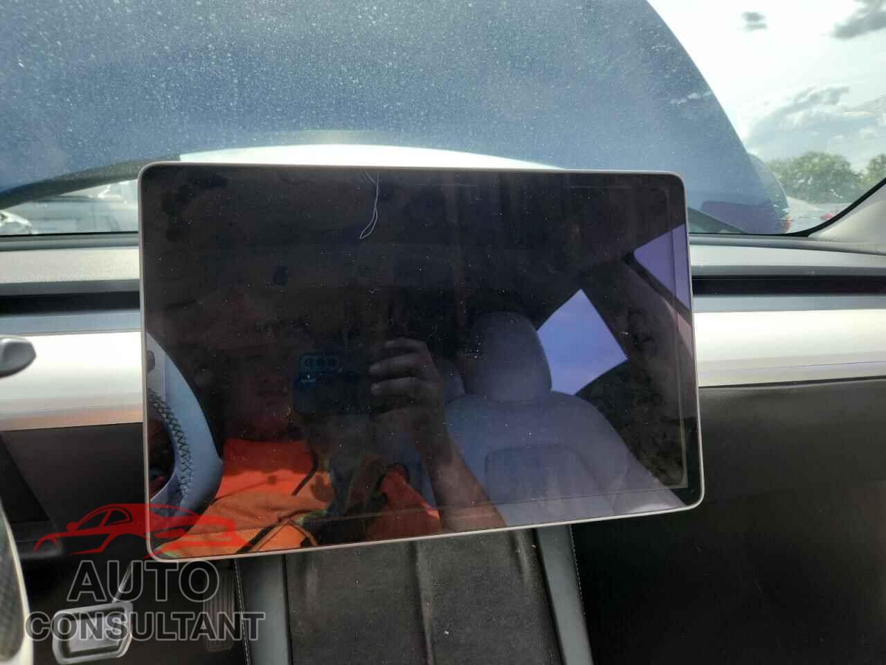 TESLA MODEL 3 2021 - 5YJ3E1EA5MF920607