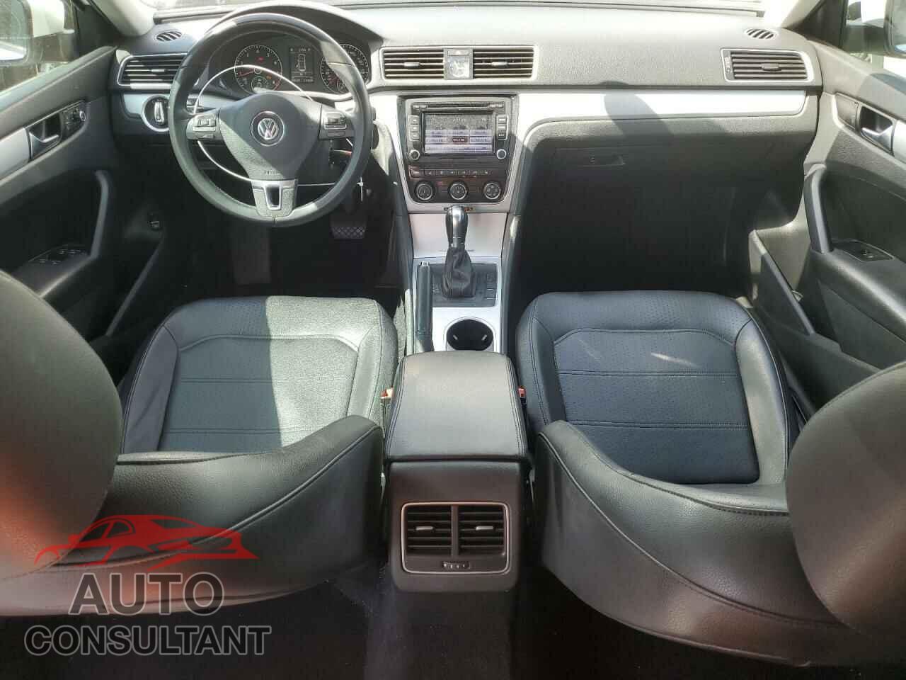VOLKSWAGEN PASSAT 2013 - 1VWBP7A37DC071963