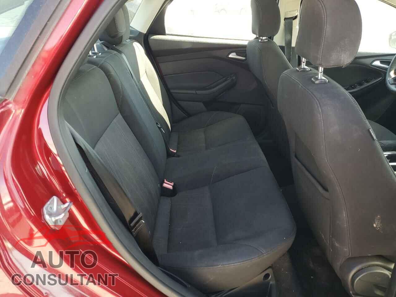 FORD FOCUS 2015 - 1FADP3F20FL383507