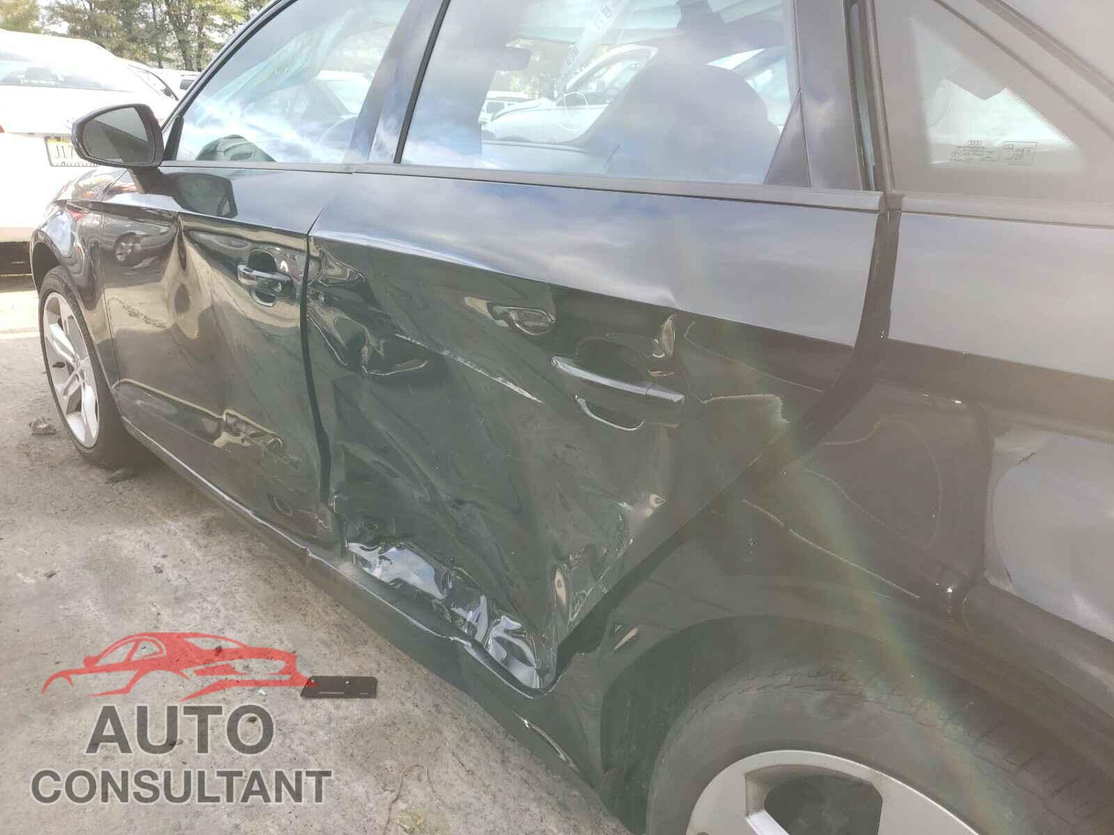 AUDI A3 2017 - WAUB8GFF6H1064889