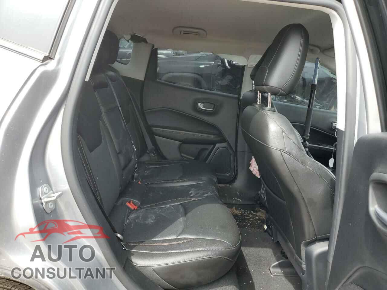 JEEP COMPASS 2018 - 3C4NJDCB6JT398567