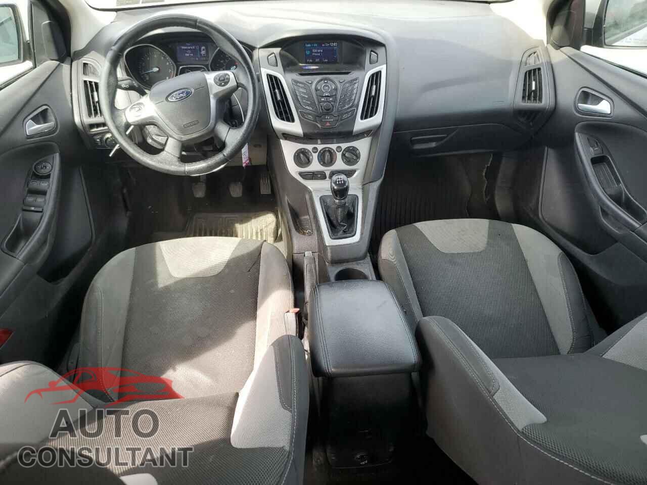 FORD FOCUS 2014 - 1FADP3F27EL126018