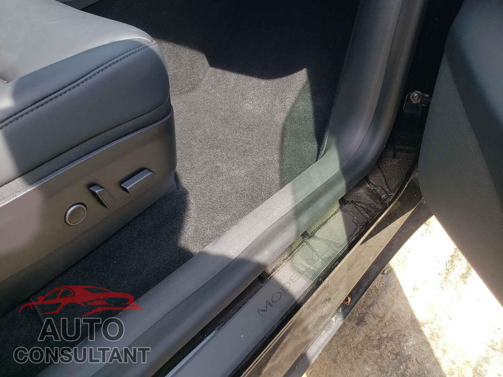 TESLA MODEL Y 2021 - 5YJYGAEE8MF112593