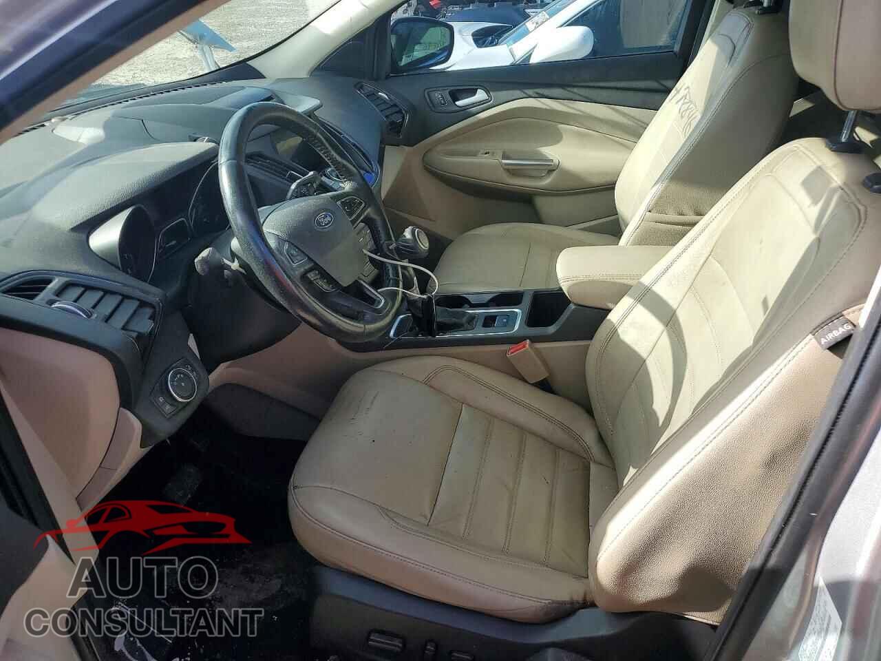 FORD ESCAPE 2017 - 1FMCU9J90HUC56335