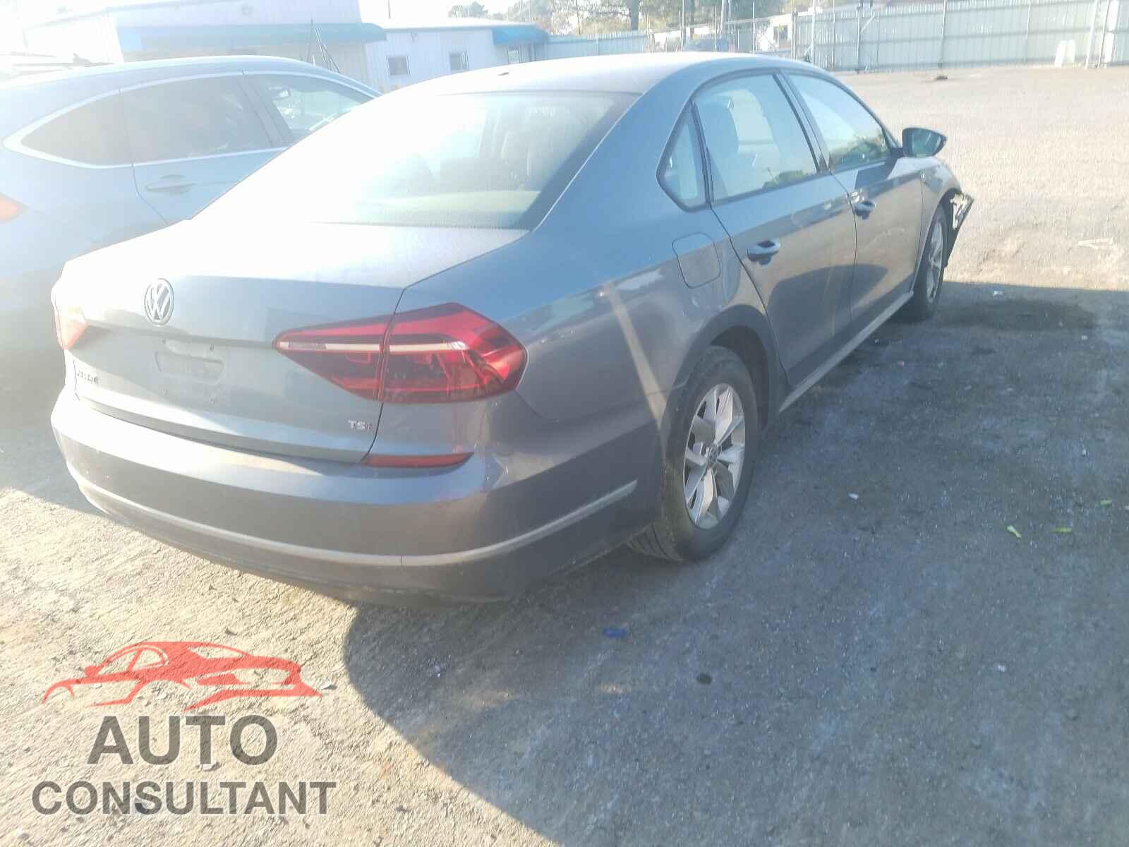 VOLKSWAGEN PASSAT 2018 - 1VWAA7A34JC024625