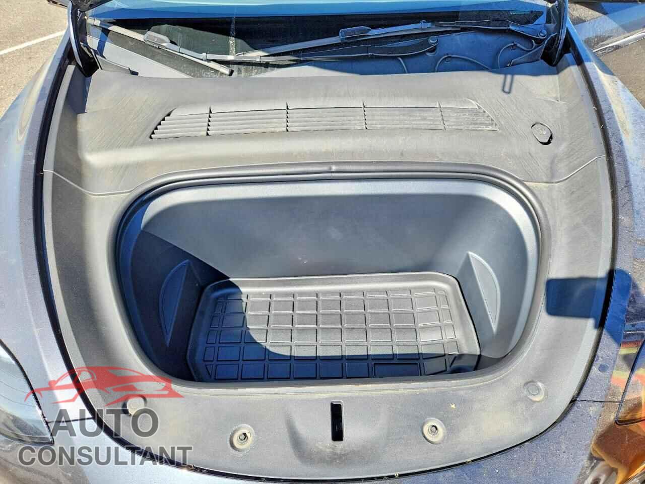TESLA MODEL Y 2024 - 7SAYGDED6RF096123