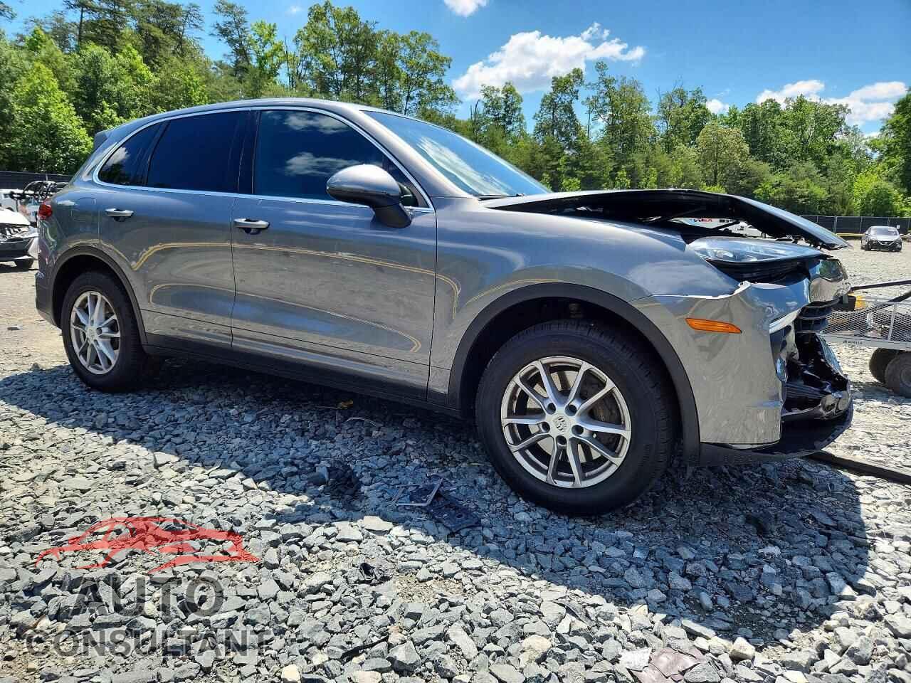 PORSCHE CAYENNE 2017 - WP1AA2A27HKA89416