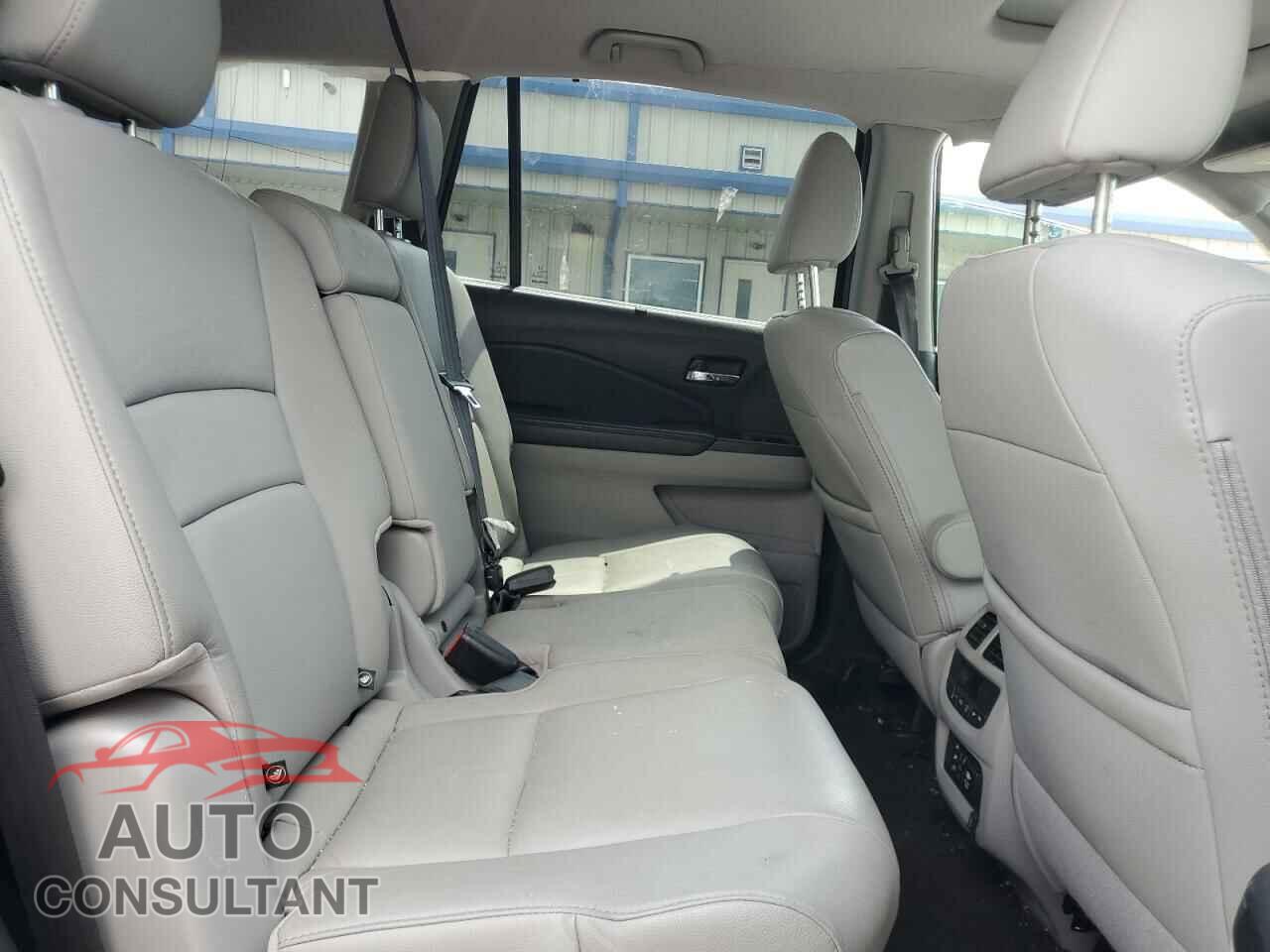 HONDA PILOT 2018 - 5FNYF5H99JB009137