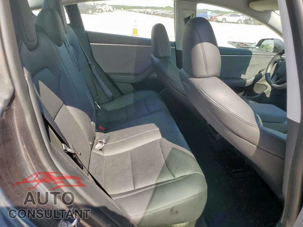 TESLA MODEL 3 2024 - 5YJ3E1EA4RF726318