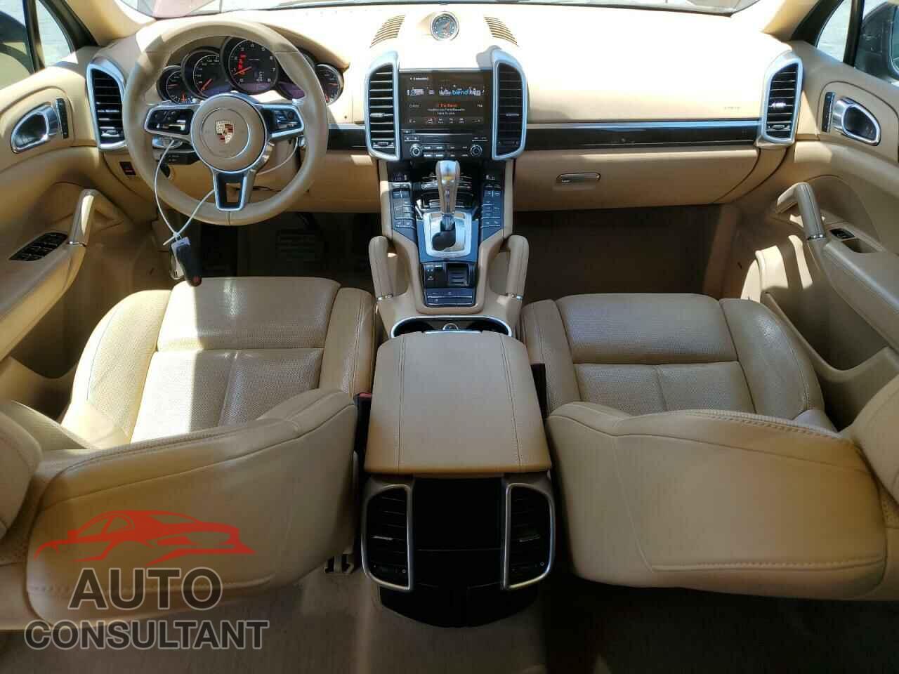 PORSCHE CAYENNE 2017 - WP1AA2A27HKA82787