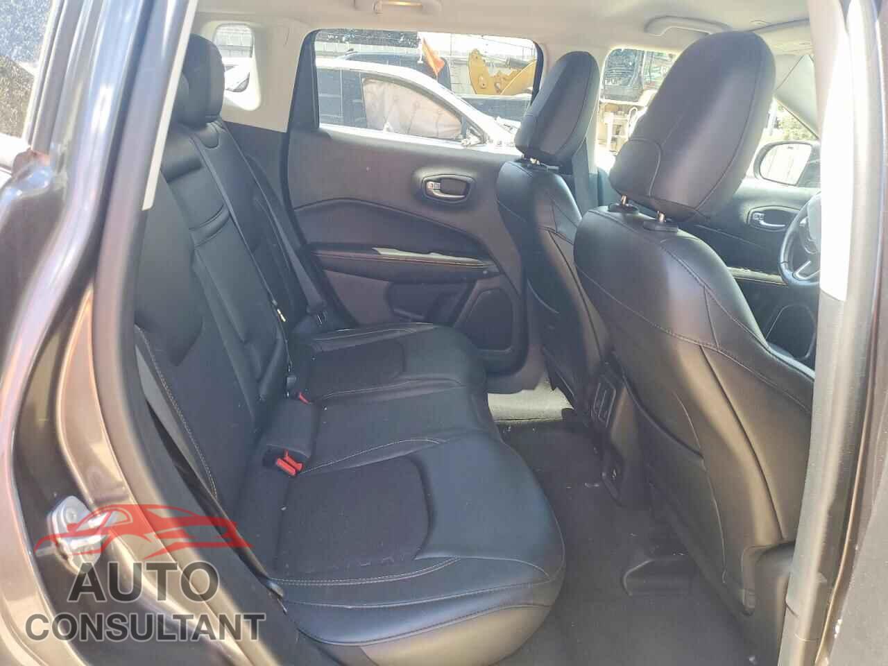 JEEP COMPASS 2018 - 3C4NJDBB7JT201780