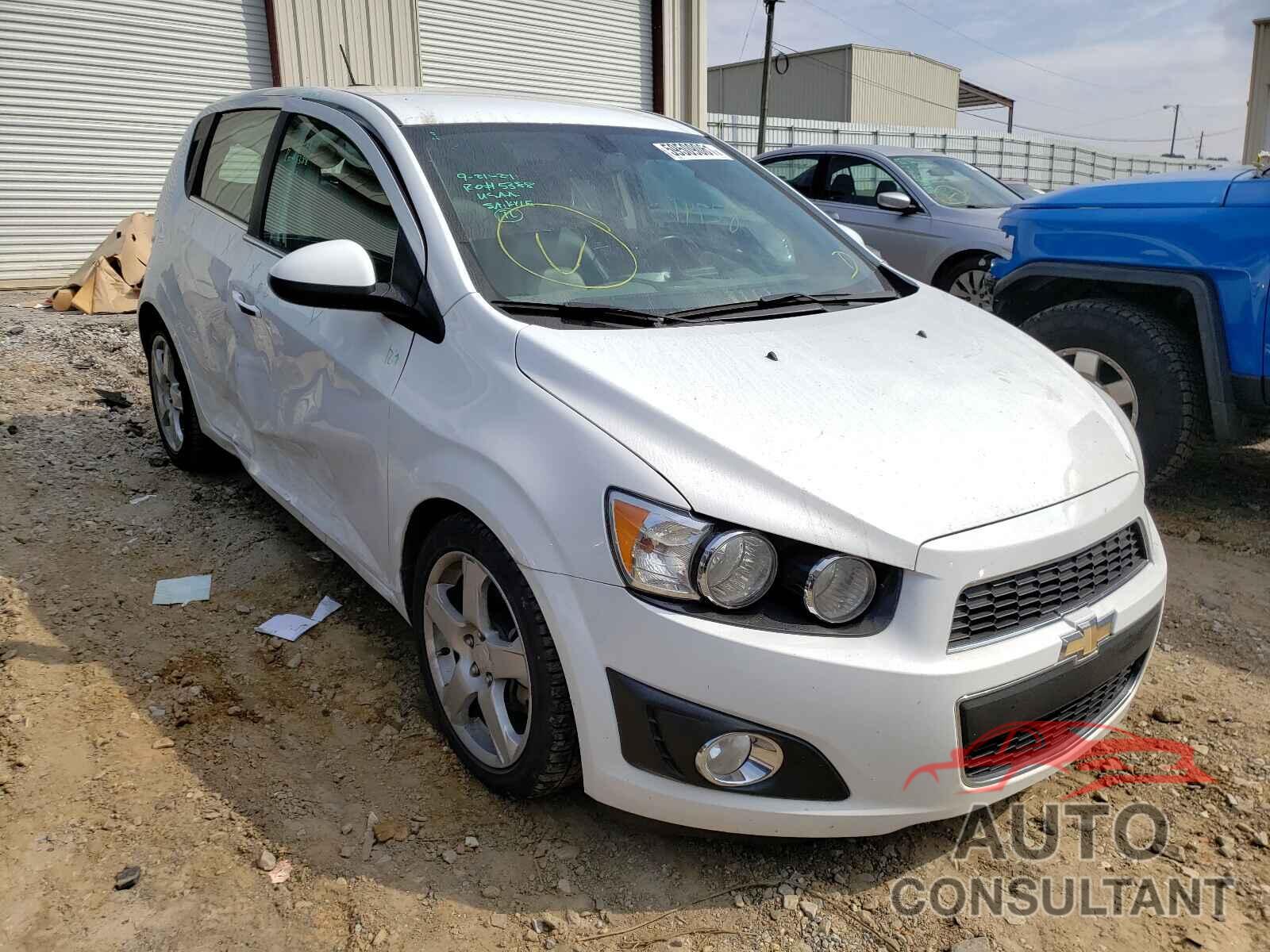 CHEVROLET SONIC 2016 - 1G1JE6SB8G4142745