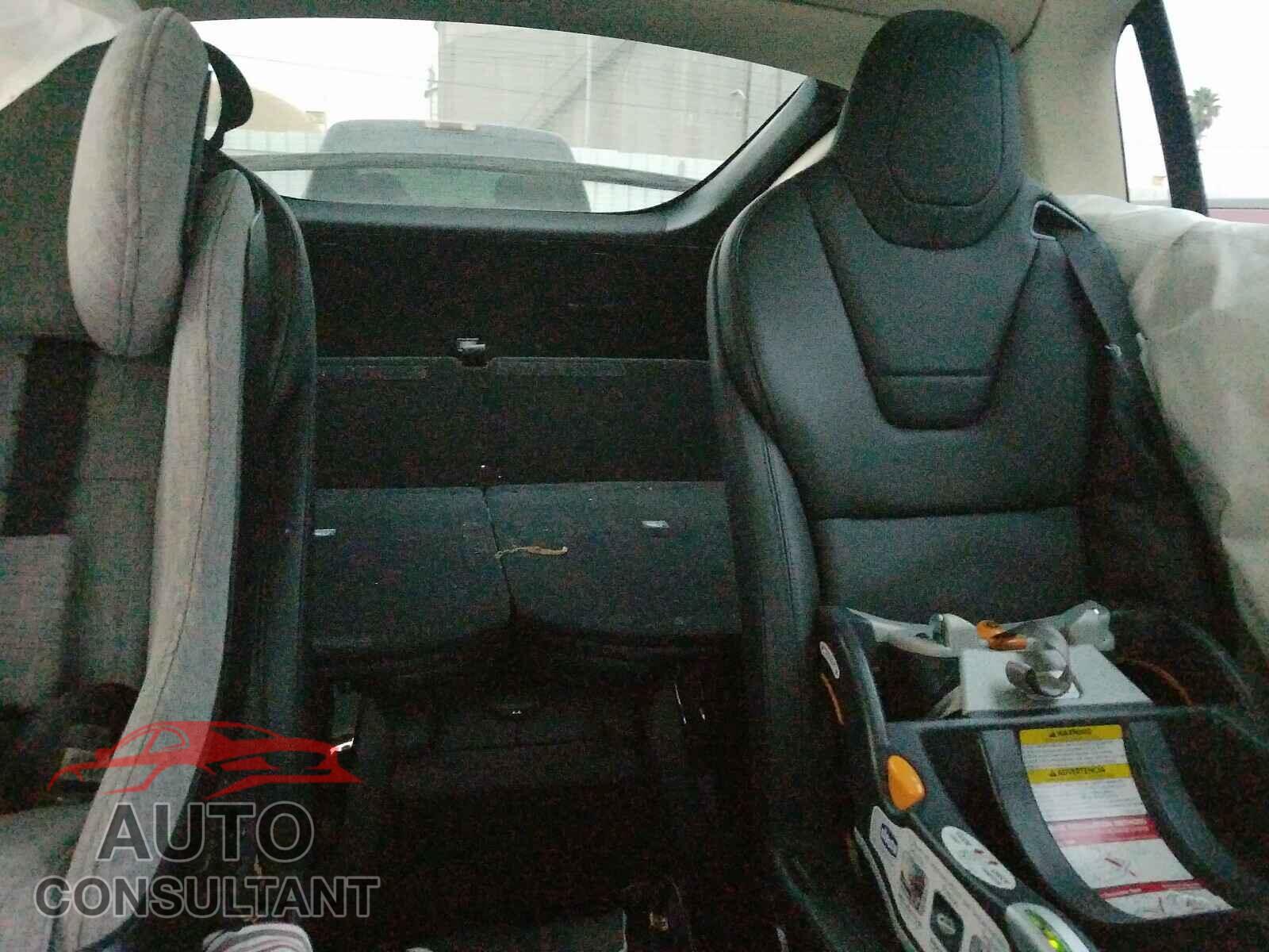 TESLA MODEL X 2016 - 5YJXCBE21GF011984
