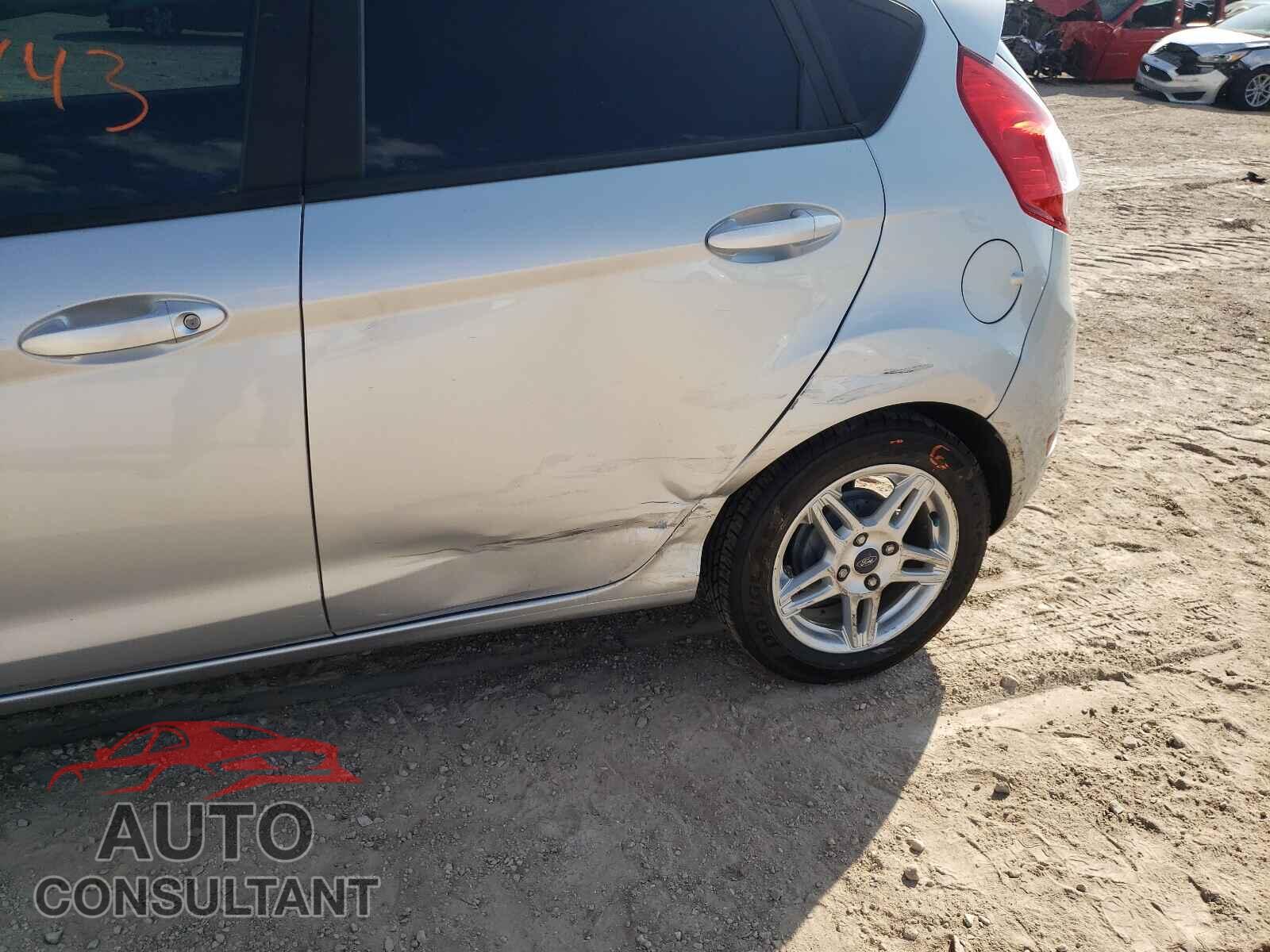 FORD FIESTA 2017 - 3FADP4EJ9HM135921