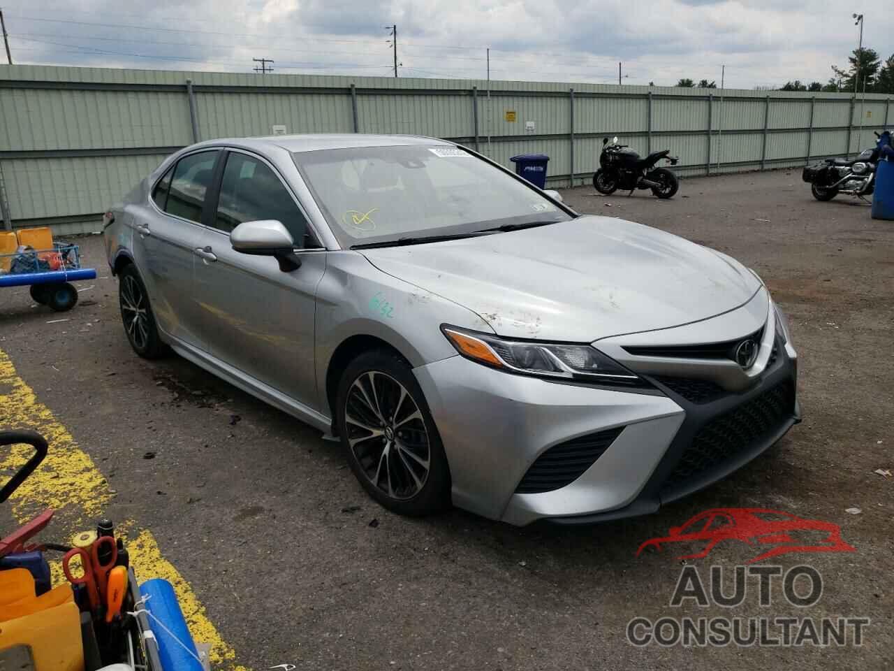 TOYOTA CAMRY 2018 - 4T1B11HK2JU634014