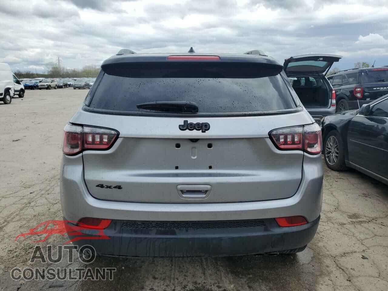 JEEP COMPASS 2018 - 3C4NJDBB0JT395312