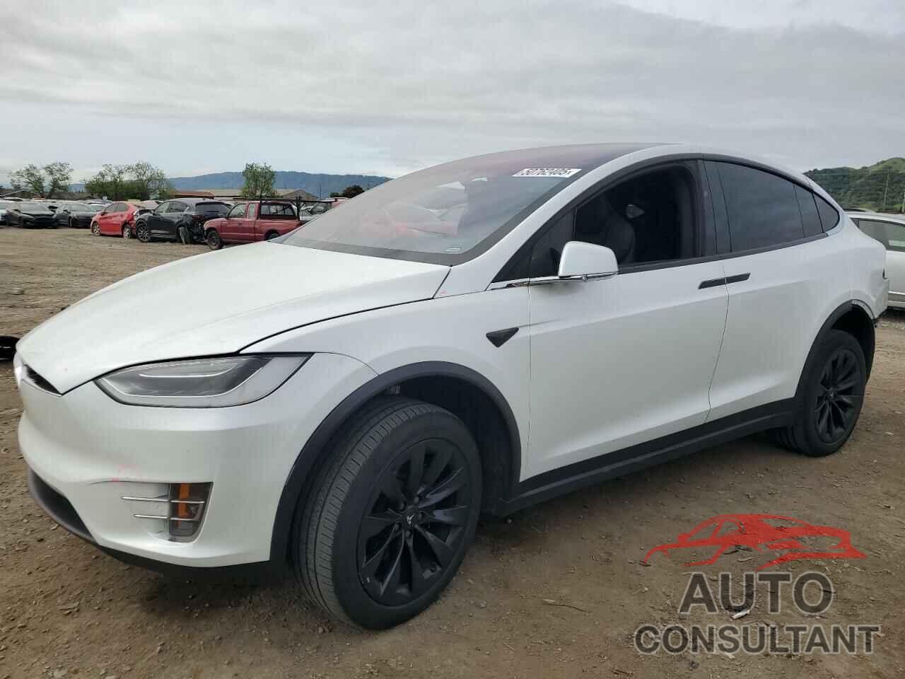 TESLA MODEL X 2018 - 5YJXCAE28JF138300