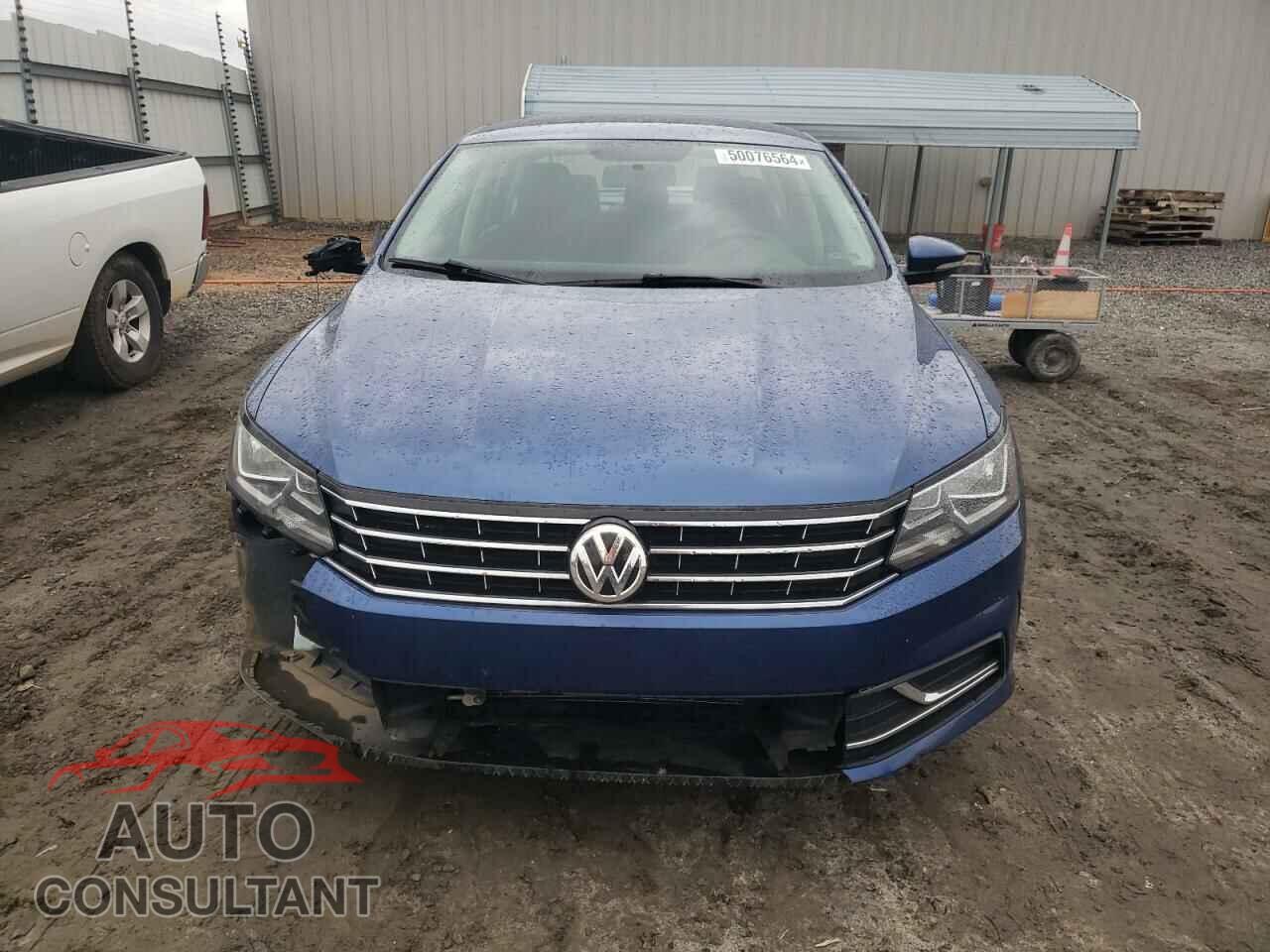 VOLKSWAGEN PASSAT 2017 - 1VWAT7A39HC054630