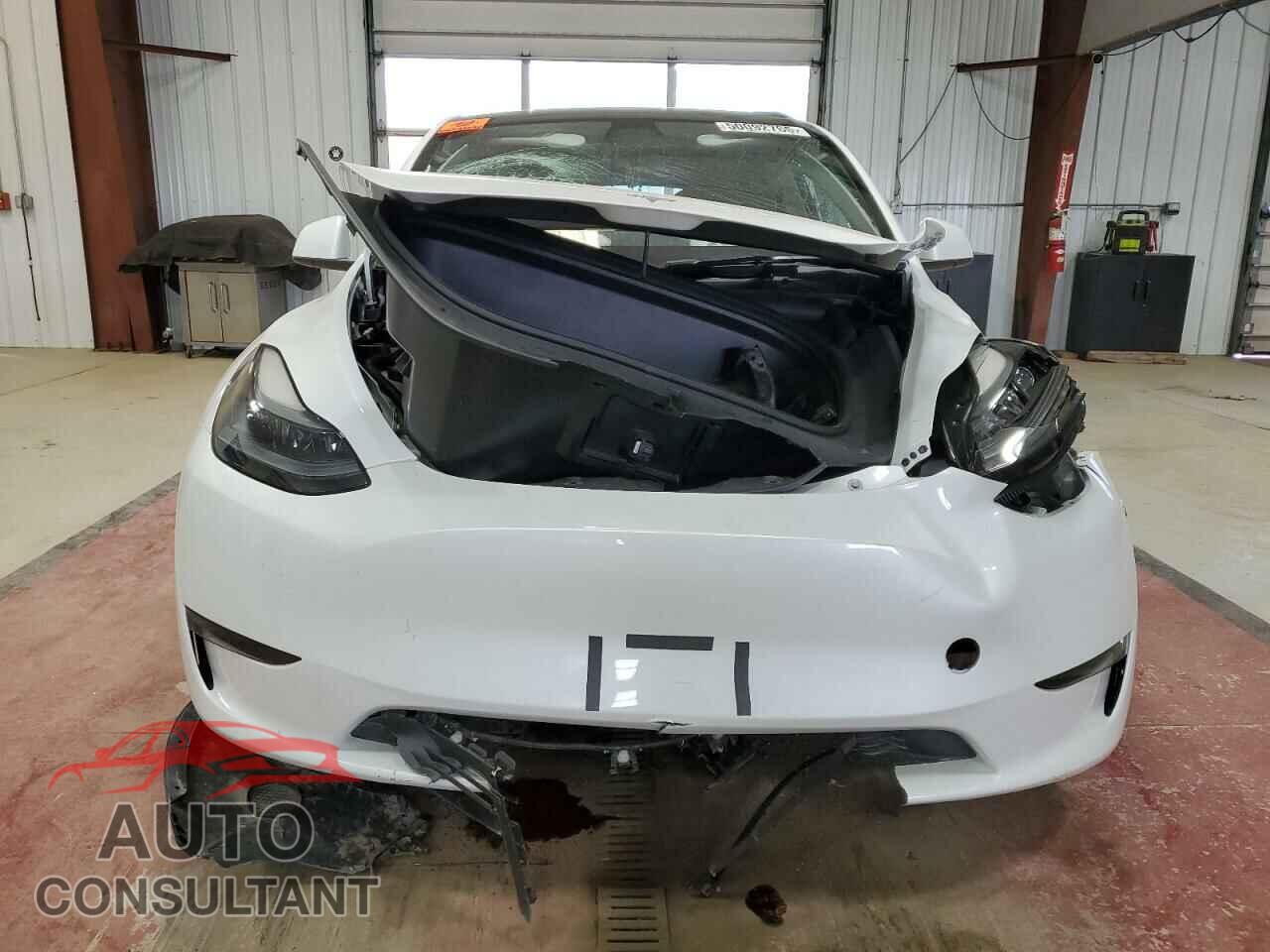 TESLA MODEL Y 2023 - LRWYGDFD9PC967633