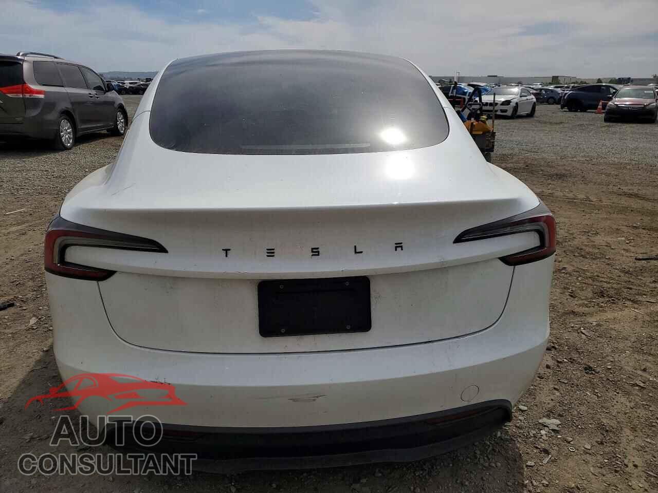 TESLA MODEL 3 2024 - 5YJ3E1EA5RF782798