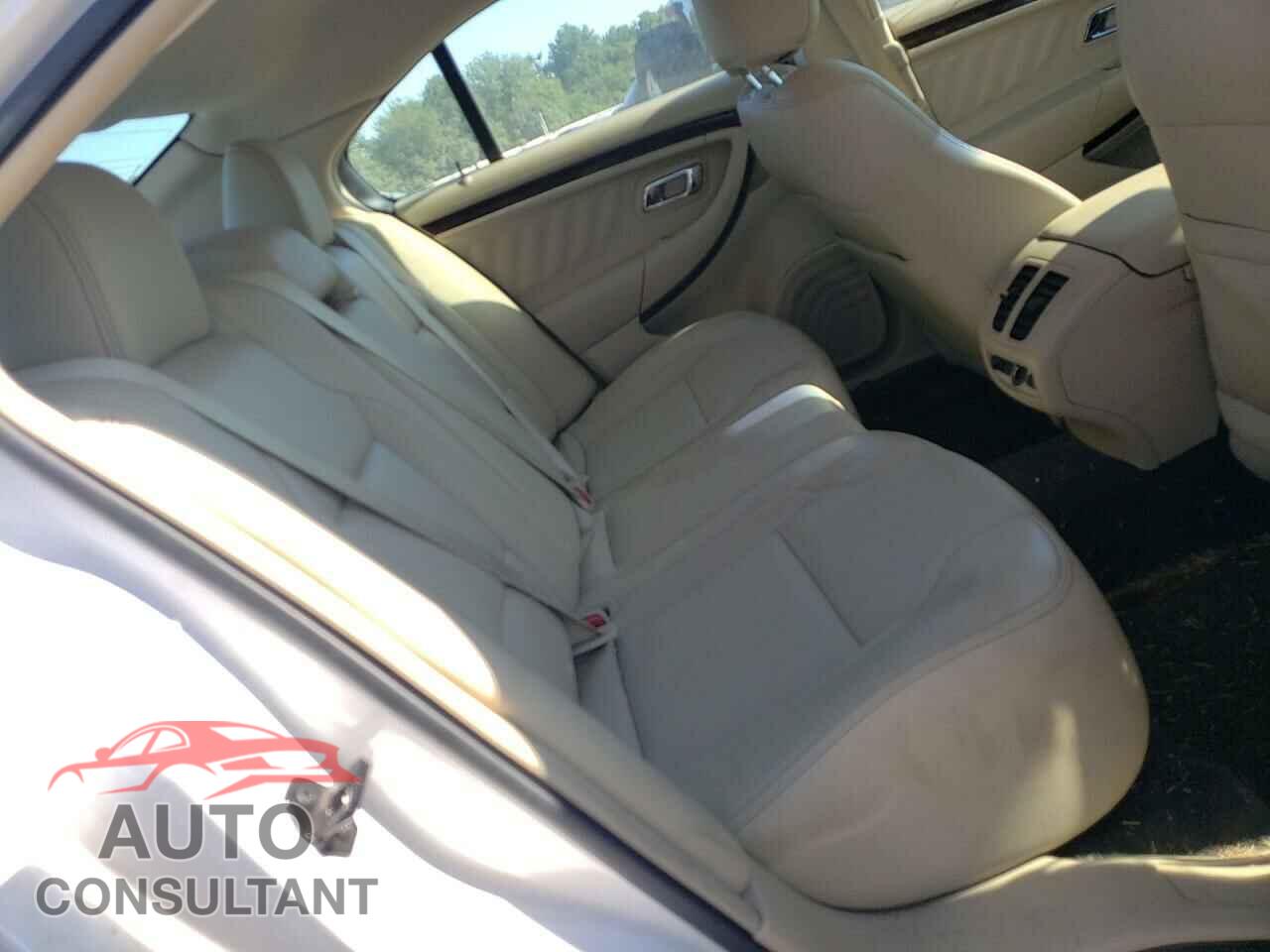 FORD TAURUS 2018 - 1FAHP2F87JG113935