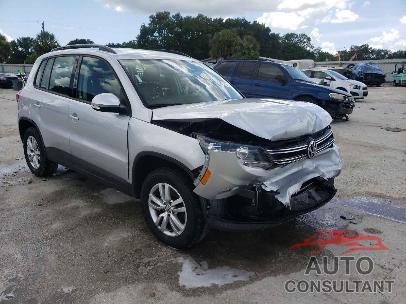 VOLKSWAGEN TIGUAN 2016 - WVGAV7AX3GW558471