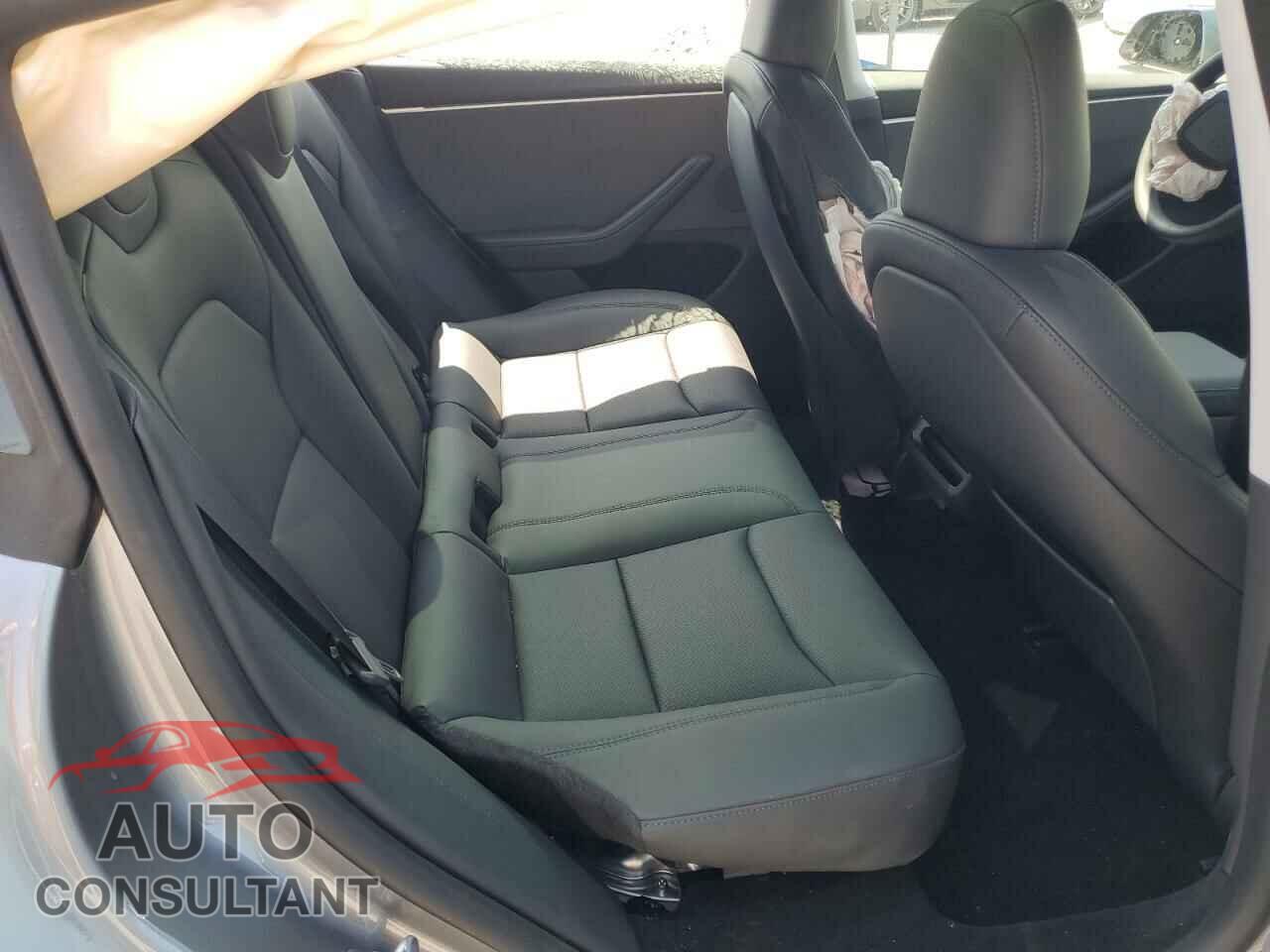 TESLA MODEL 3 2024 - 5YJ3E1EA8RF870082